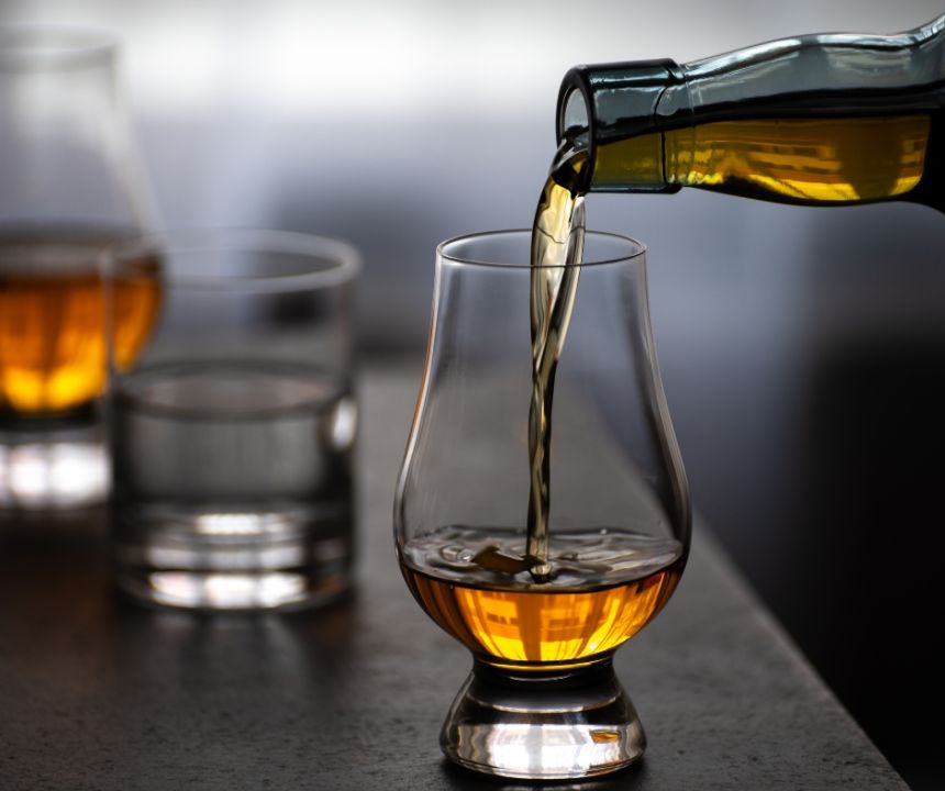 Auf den Spuren des berühmten und rauchigen schottischen Whiskys