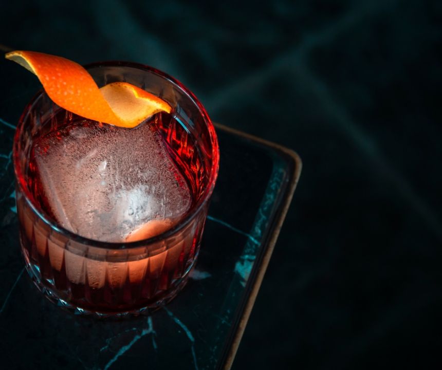 Schnell und einfach: Lernen Sie, wie man Cocktails mit Campari Bitter mixt